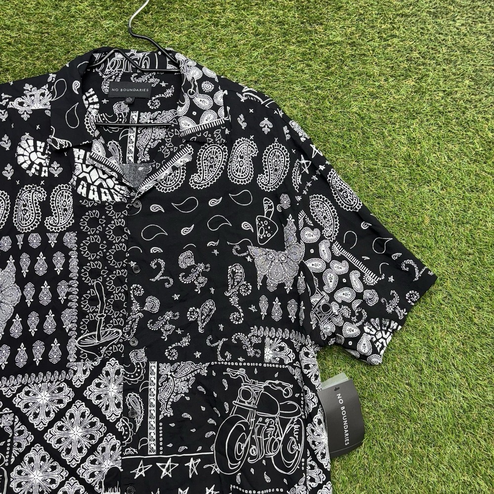 No Boundaries Button Shirt Mens XL 46-48 Short Sleeve Collared Black Paisley NWT